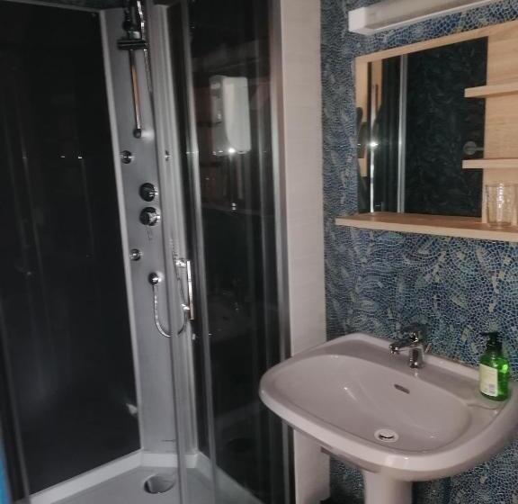 Номер Стандарт, Chambres D'hôtes L'astazou