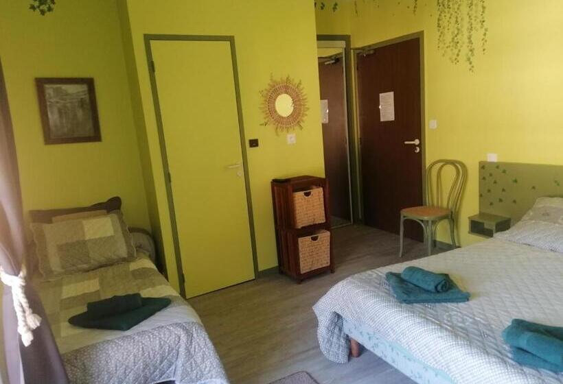 Номер Стандарт Трехместный, Chambres D'hôtes L'astazou