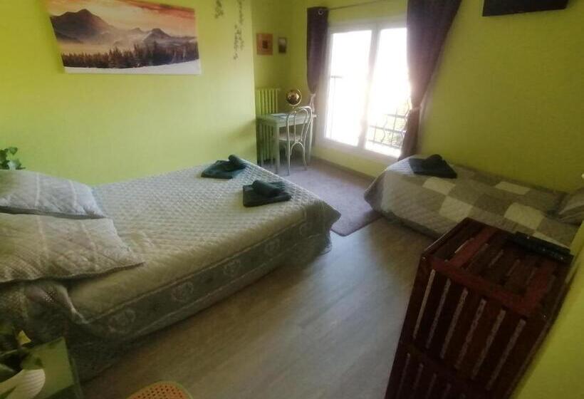 Номер Стандарт Трехместный, Chambres D'hôtes L'astazou