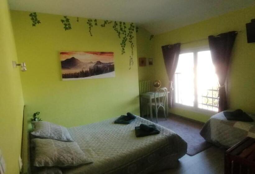Номер Стандарт Трехместный, Chambres D'hôtes L'astazou