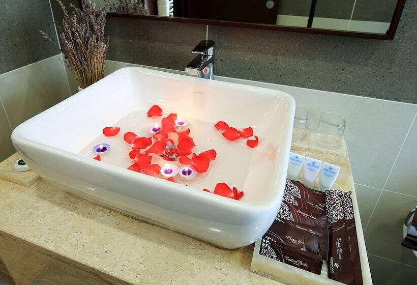 اتاق لوکس با بالکن, Glenwood City Resort