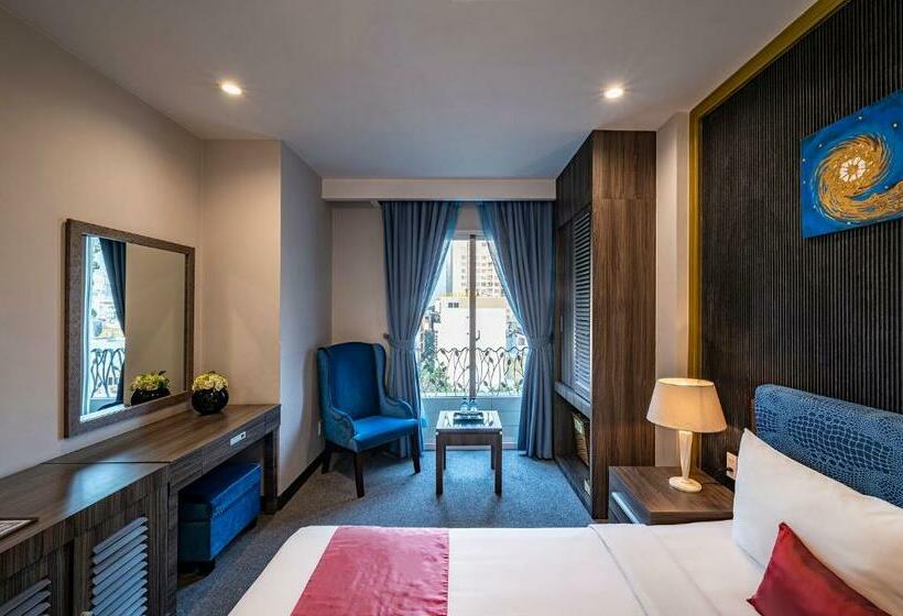 اتاق لوکس, Iris