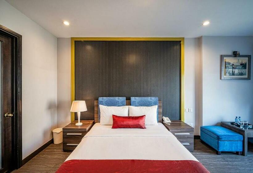 اتاق پرمیوم, Iris