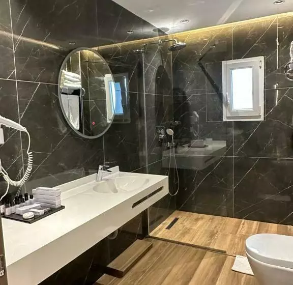 اتاق خانوادگی, Klajdi Resort & Spa
