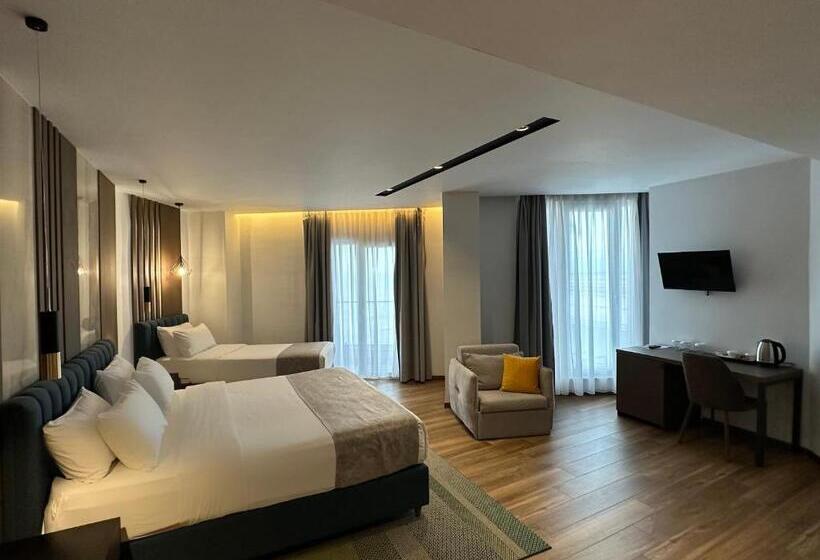 غرفة سوبيريور ثلاثية مطلّة علي البحر, Klajdi Resort & Spa