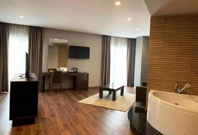 سوئیت پرزیدنت, Klajdi Resort & Spa