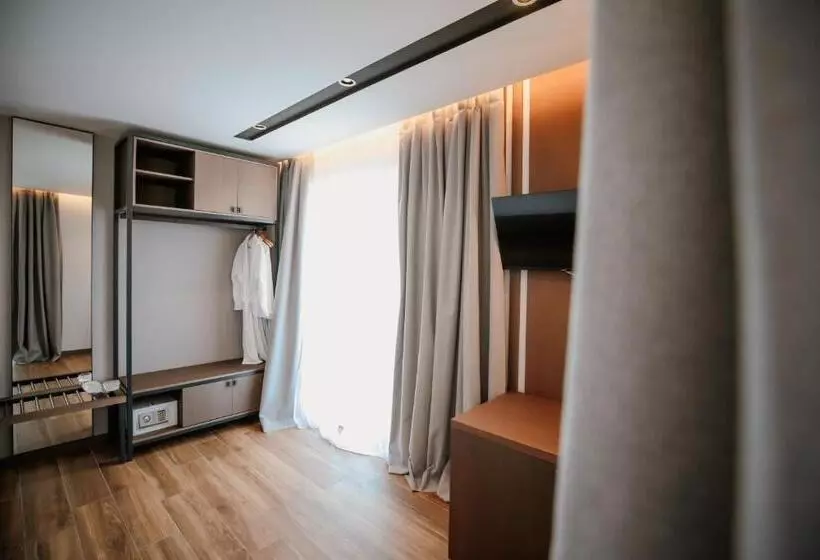 اتاق لوکس با بالکن و چشمانداز دریا, Klajdi Resort & Spa