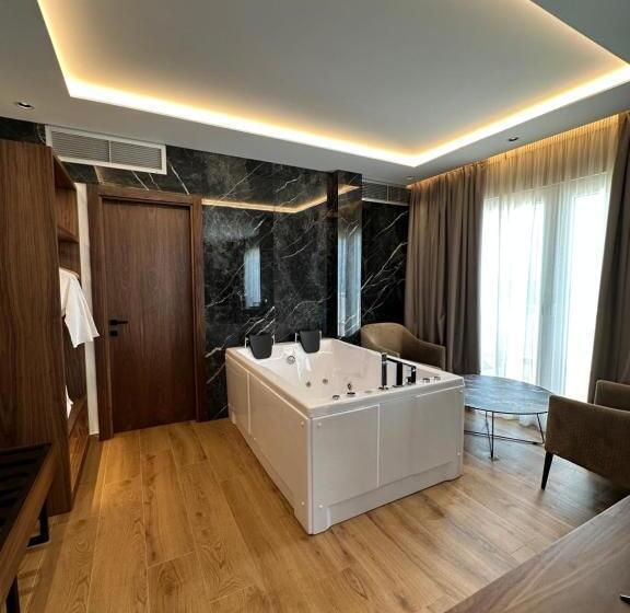 자쿠지 스위트, Klajdi Resort & Spa