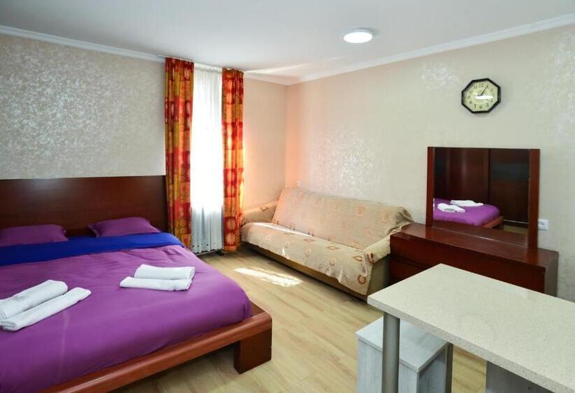 استودیو خانوادگی, Shin