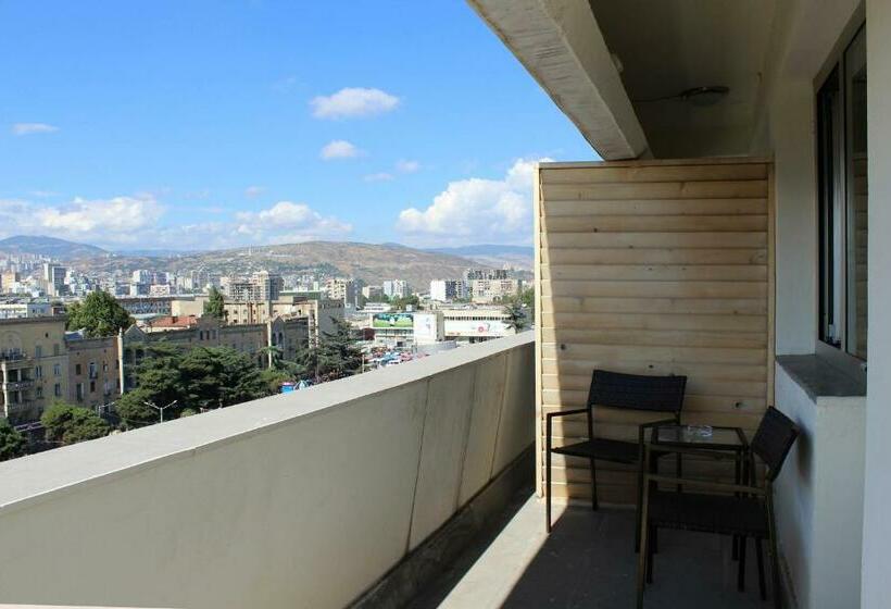 اتاق استاندارد سه نفره, Tbilisi Central By Mgzavrebi