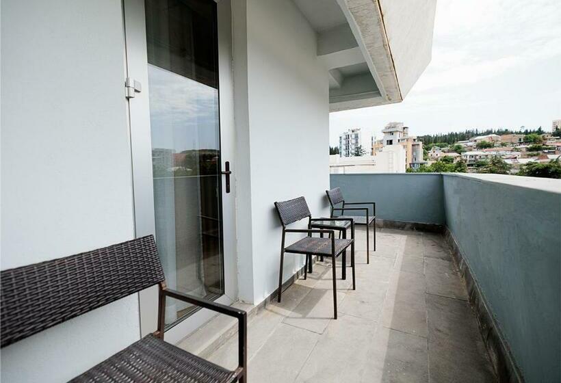 اتاق استاندارد سه نفره, Tbilisi Central By Mgzavrebi