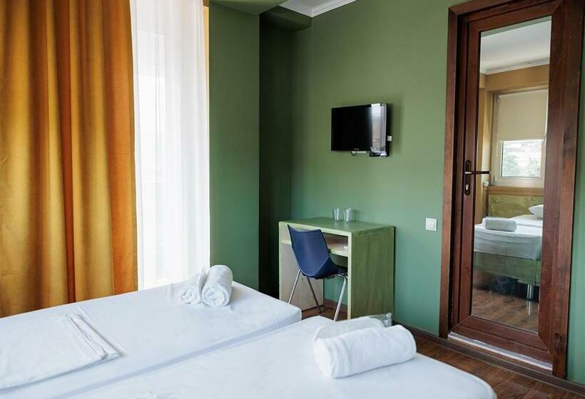 اتاق استاندارد سه نفره, Tbilisi Central By Mgzavrebi