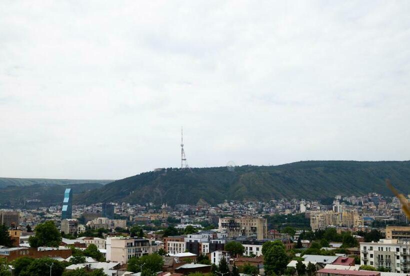 اتاق استاندارد سه نفره, Tbilisi Central By Mgzavrebi