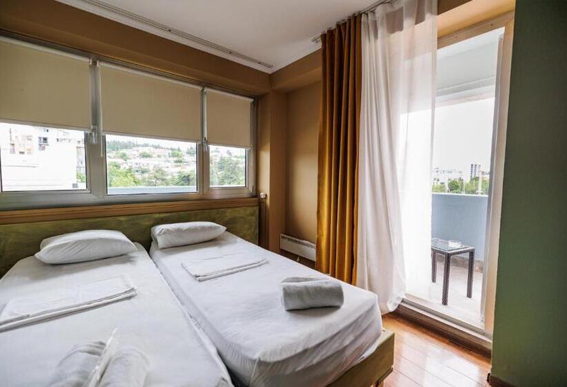 اتاق استاندارد سه نفره, Tbilisi Central By Mgzavrebi