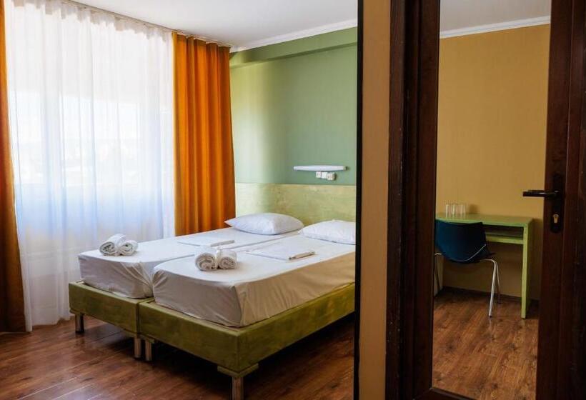 اتاق استاندارد با چشم‌انداز شهر, Tbilisi Central By Mgzavrebi