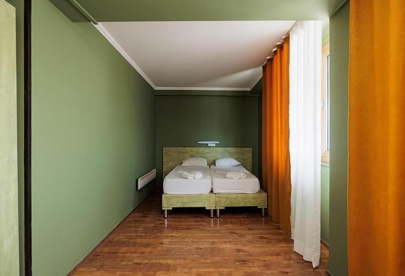 اتاق خانوادگی, Tbilisi Central By Mgzavrebi