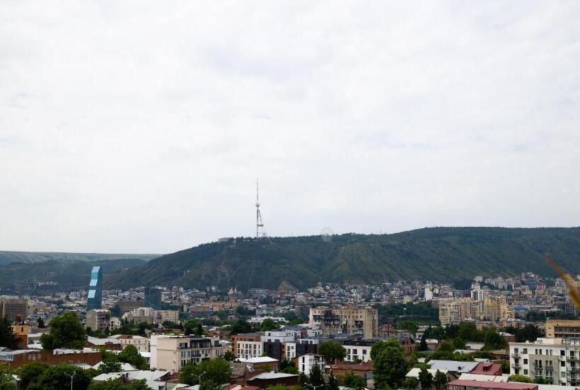 اتاق لوکس با چشم‌انداز شهر, Tbilisi Central By Mgzavrebi