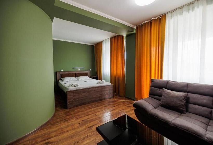 اتاق لوکس با چشم‌انداز شهر, Tbilisi Central By Mgzavrebi