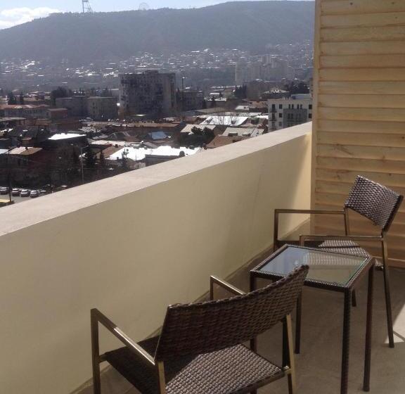 اتاق لوکس با چشم‌انداز شهر, Tbilisi Central By Mgzavrebi