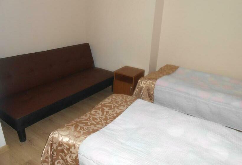 اتاق استاندارد چهار تخته, Noah S Ark B&b