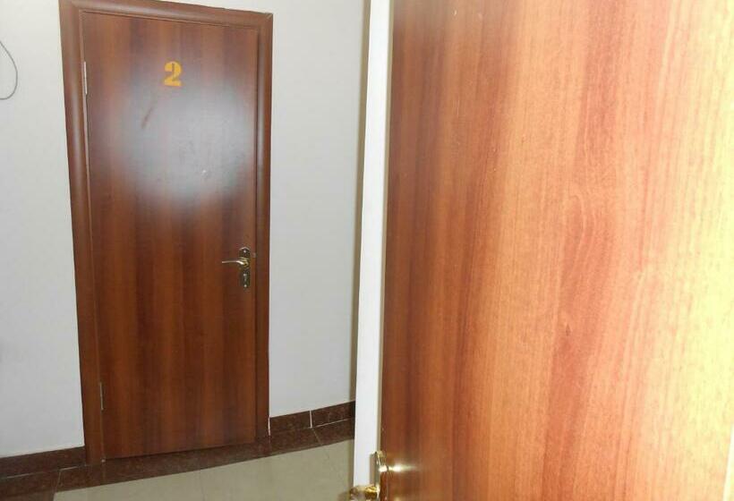 اتاق استاندارد سه نفره, Noah S Ark B&b