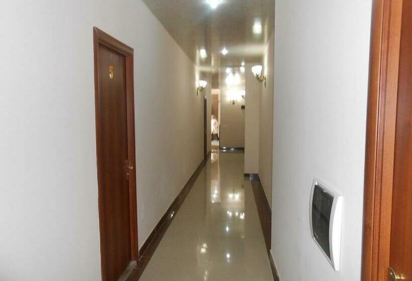 اتاق استاندارد سه نفره, Noah S Ark B&b