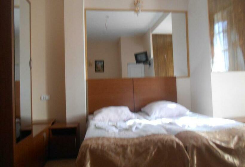 اتاق استاندارد چهار تخته, Noah S Ark B&b