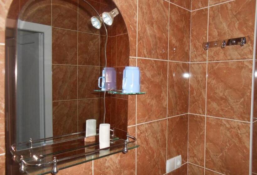 اتاق راحتی, Noah S Ark B&b