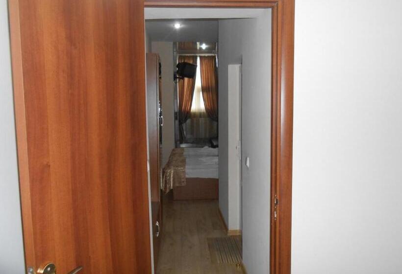 اتاق راحتی, Noah S Ark B&b