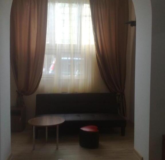 تختخواب در اتاق مشترک, Noah S Ark B&b