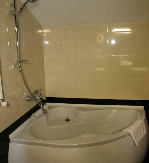 اتاق استاندارد سه نفره, Villa Palace