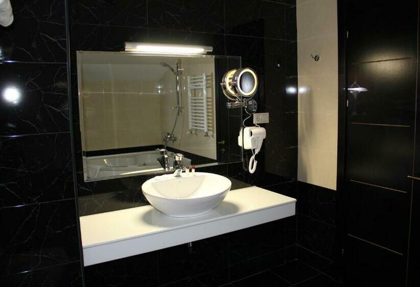 اتاق استاندارد سه نفره, Villa Palace