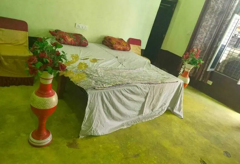 اتاق کلاسیک سه تخته, Spot On Singh Garden