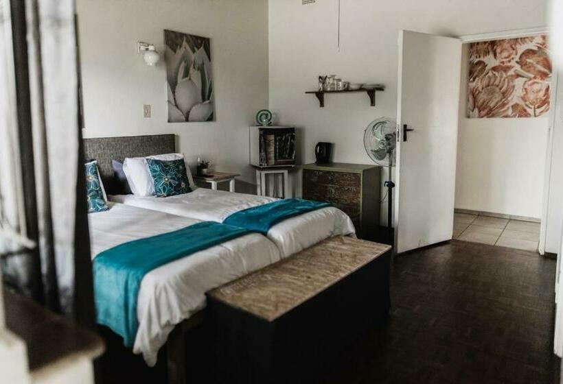 חדר סטנדרט נוף לגינה, Whistling Woods