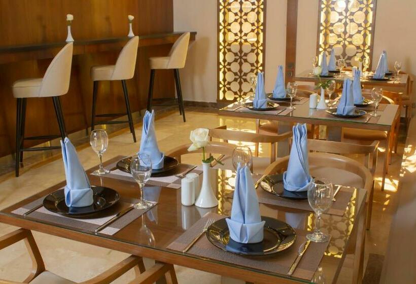 디럭스 룸 킹사이즈 침대, Cloud City Hotel فندق مدينة السحاب