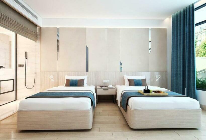 اتاق لوکس با چشمانداز دریا, Awaken Da Nang