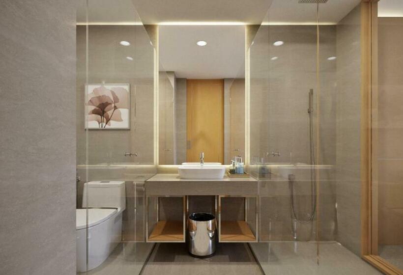 اتاق خانوادگی با چشمانداز دریا, Awaken Da Nang