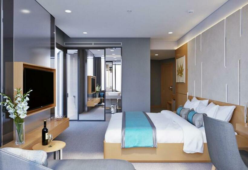 اتاق خانوادگی با چشمانداز دریا, Awaken Da Nang