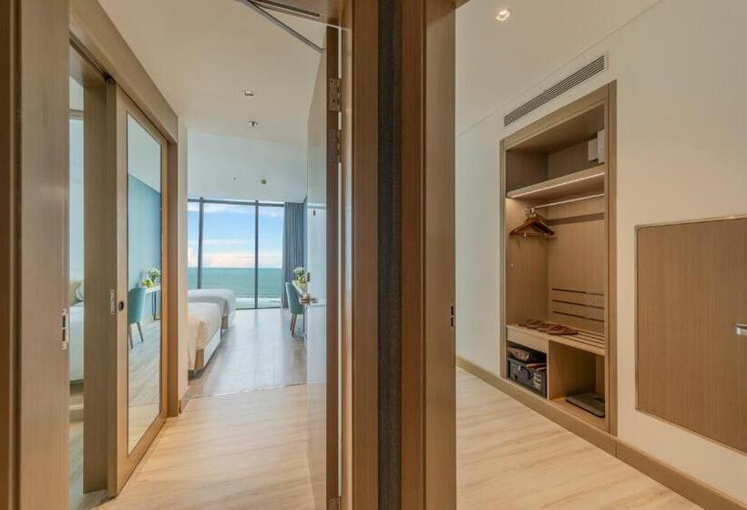 اتاق خانوادگی با چشمانداز دریا, Awaken Da Nang