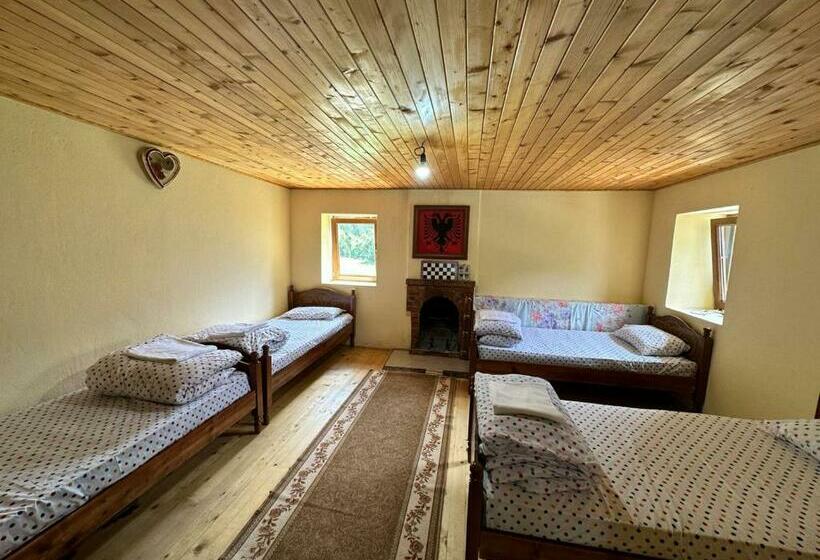 ルームシェアのワンベッド, Guest House Kukaj Valbone