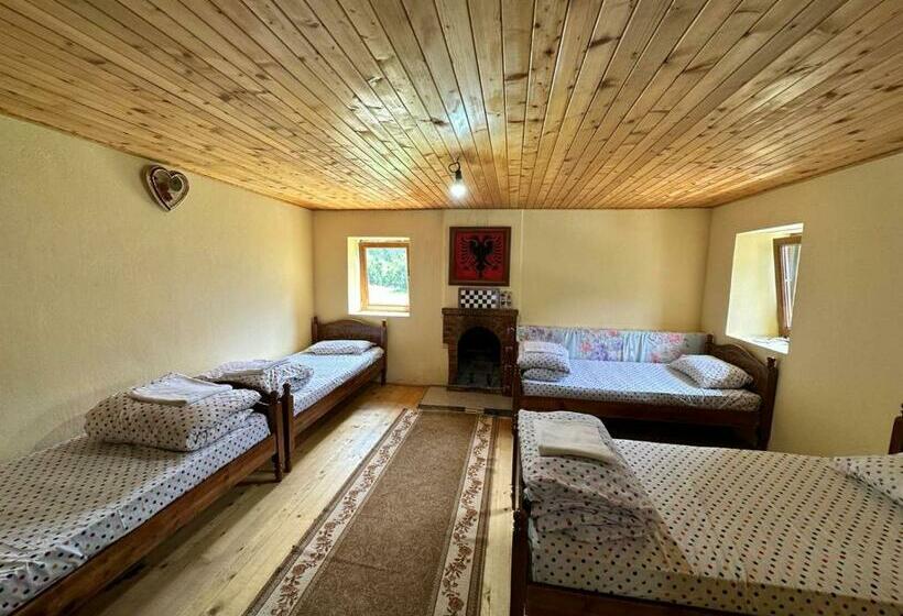 Кровать в Общей Комнате, Guest House Kukaj Valbone