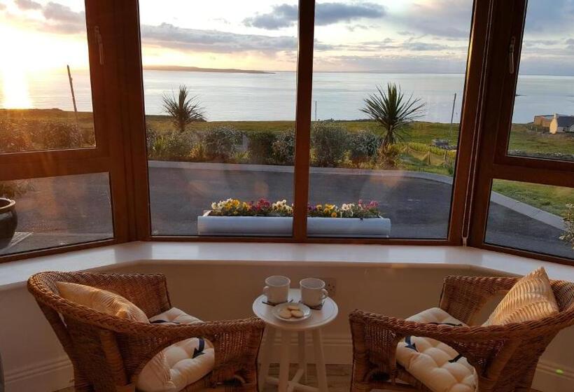 מיטת קינג בסוויטה, Blue Ocean Guest Suites