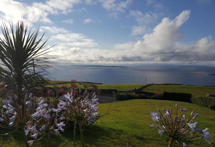 מיטת קינג בסוויטה, Blue Ocean Guest Suites