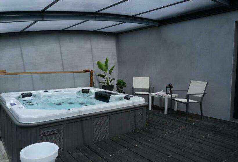 غرفة ديلوكس سرير كينج, Chambres D'hotes Deluxe Jacuzzi Mas De L'etoile