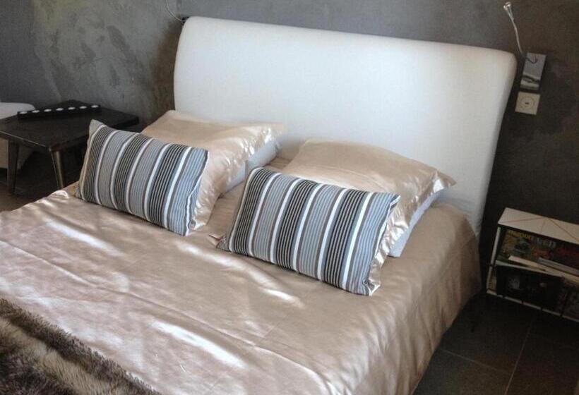 غرفة ديلوكس سرير كينج, Chambres D'hotes Deluxe Jacuzzi Mas De L'etoile