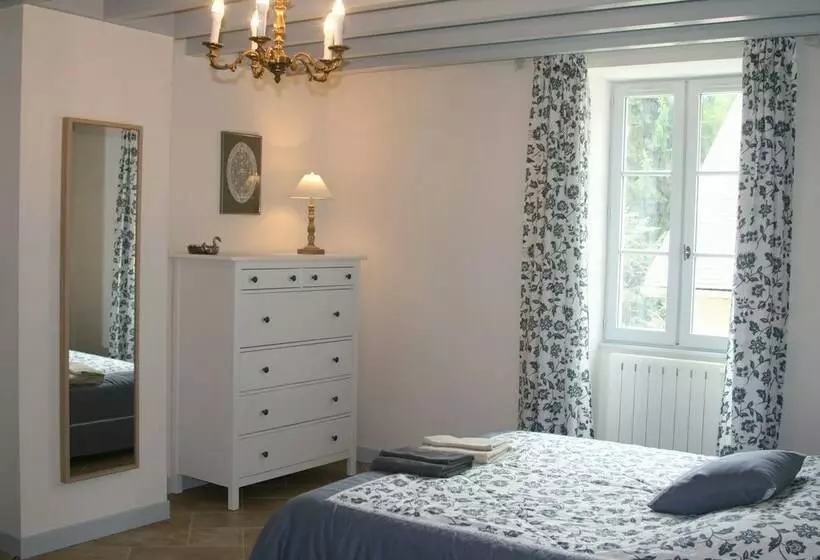 Standard Kolmen Hengen Huone Puutarhanäkymä, Domaine Des Douves