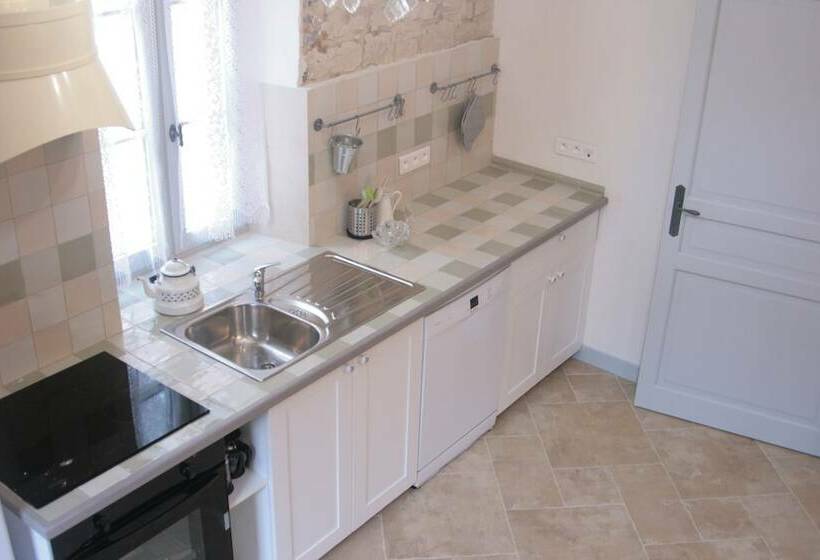 منزل غرفتين نوم, Domaine Des Douves