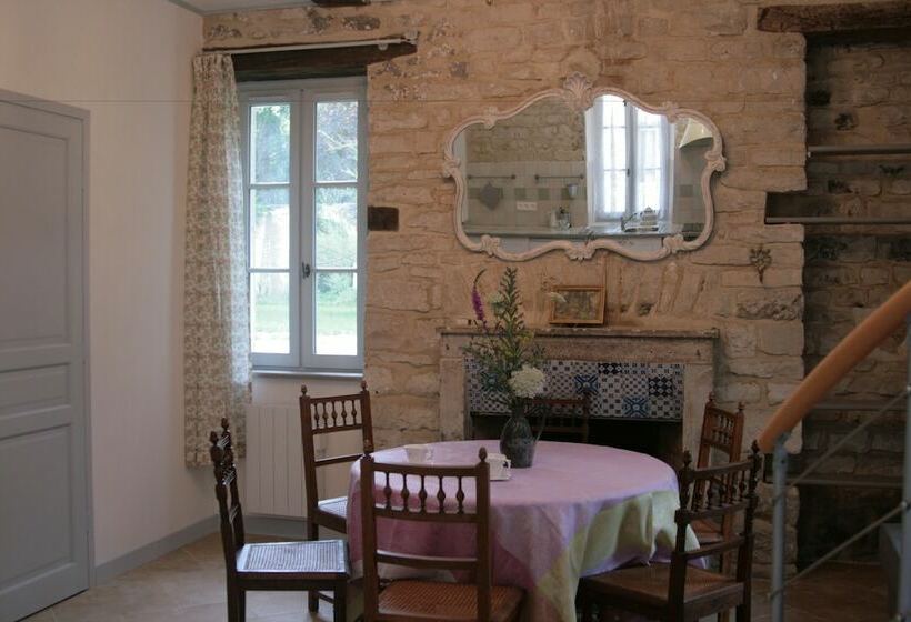 منزل غرفتين نوم, Domaine Des Douves