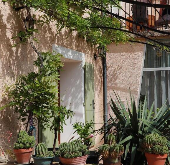 شقة غرفتين, Lo Rastelié