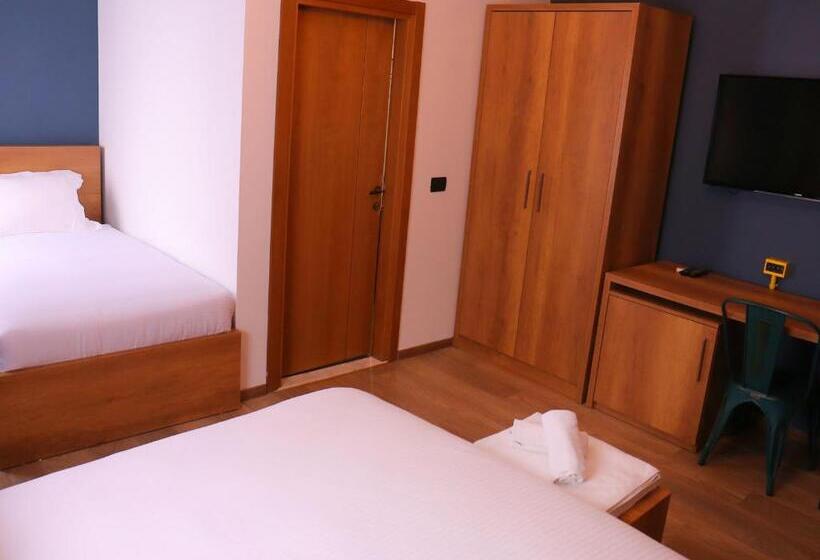 Üç Kişilik Standart Oda, Oda Hotel Tirana